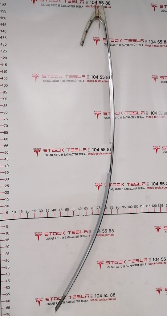 1 1077351-00-Z Listwa karoserii, boczna lewa chromowana plastikowa, kompletna z uszkodzeniem Tesla model S REST 1077351-00-D